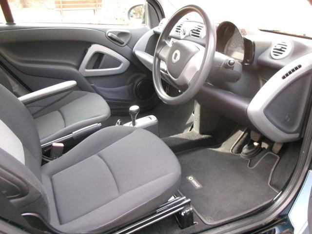 スマートフォーツークーペ ｍｈｄプラス　ＢＲＡＢＵＳ純正ブラックヘッドライト　デイライト　ＬＥＤバルブ　ナビＴＶ（4枚目）