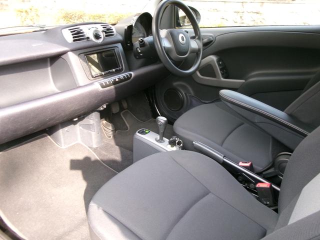 スマートフォーツークーペ ｍｈｄプラス　ＢＲＡＢＵＳ純正ブラックヘッドライト　デイライト　ＬＥＤバルブ　ナビＴＶ（5枚目）