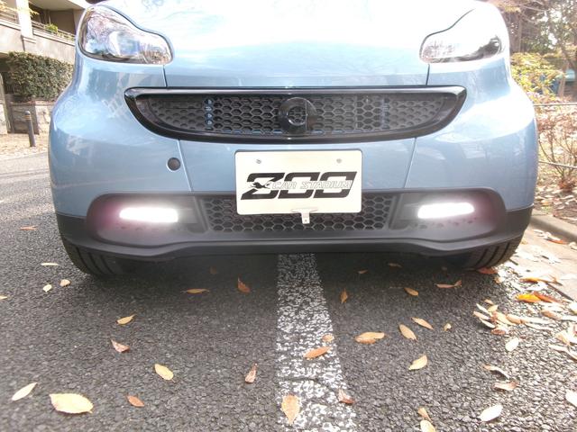 スマートフォーツークーペ ｍｈｄプラス　ＢＲＡＢＵＳ純正ブラックヘッドライト　デイライト　ＬＥＤバルブ　ナビＴＶ（6枚目）