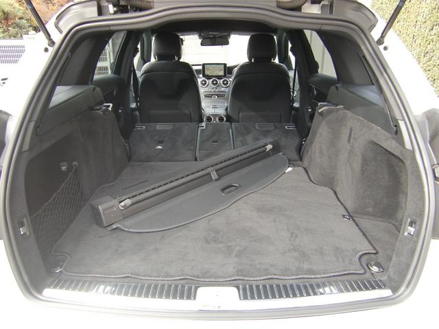 パワーリアゲートを装備しておりますので、力要らずで開閉楽々です！