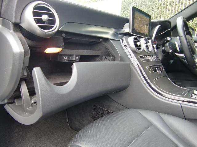 ＥＴＣはナビ連動型の２．０！カード挿入口は、グローブＢＯＸ内に御座いますので、防犯上安心＆安全ですね！