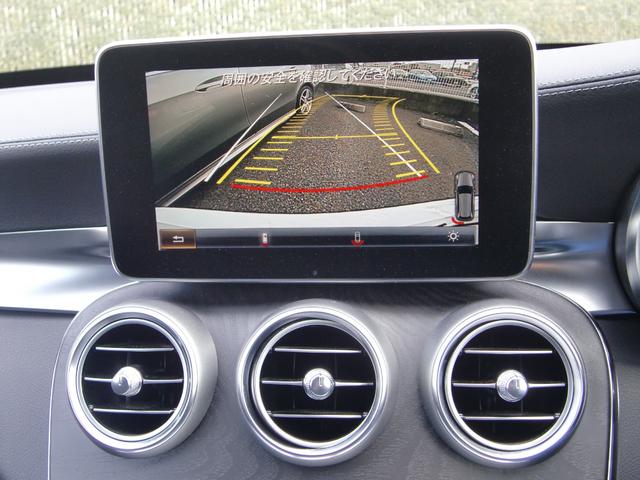 バックカメラも装備しております！ハンドルの操作角度に合わせて、ガイドラインが動く頼もしい機能もついております！