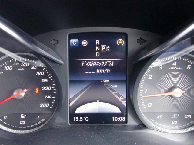 前車のスピードに合わせて追従する、ディストロニックプラスが装備されておりますので、高速道路の長距離移動も楽々快適です！