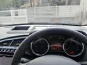 メーター上部には格納式のHUDを装備!運転中に視界をそらさずに速度等を確認できます!!まるで最新鋭の飛行機のようなコクピットですね★