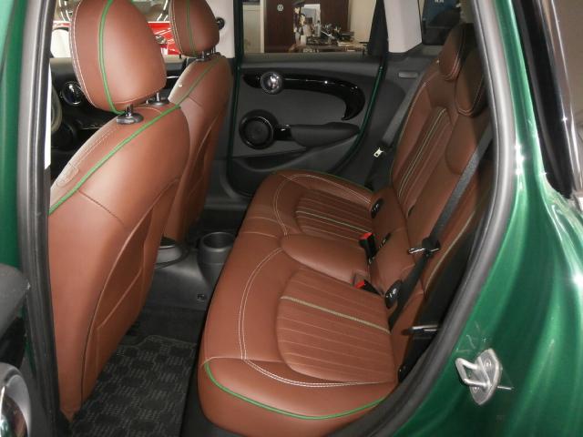 ＭＩＮＩ クーパーＤ　６０イヤーズエディション　専用装備　特別仕様車　ブラウンレザーシート　シートヒーター　ユアーズレザーステアリング　純正ナビ　フルセグＴＶ　バックカメラ　ＥＴＣ　ユニオンジャックテール　専用１７インチアルミホイール　スマートキー（22枚目）