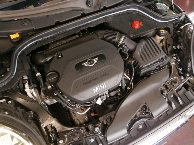 ＭＩＮＩ クーパーＤ　６０イヤーズエディション　専用装備　特別仕様車　ブラウンレザーシート　シートヒーター　ユアーズレザーステアリング　純正ナビ　フルセグＴＶ　バックカメラ　ＥＴＣ　ユニオンジャックテール　専用１７インチアルミホイール　スマートキー（32枚目）
