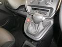 当社は自社整備工場を完備しております。納車前の点検では当社規定の厳しいチェックを行っております。
