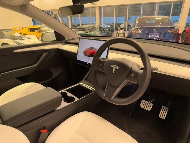 モデルY パフォーマンス 2022年式/4WD/ホワイトレザーインテリア/オートパイロット/パノラマガラスルーフ/ETC2.0(15枚目)