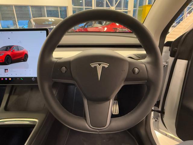 モデルY パフォーマンス 2022年式/4WD/ホワイトレザーインテリア/オートパイロット/パノラマガラスルーフ/ETC2.0(16枚目)