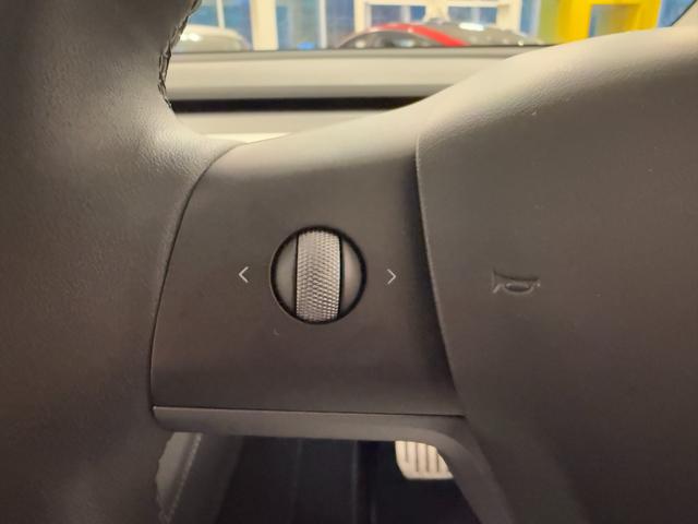 モデルY パフォーマンス 2022年式/4WD/ホワイトレザーインテリア/オートパイロット/パノラマガラスルーフ/ETC2.0(17枚目)