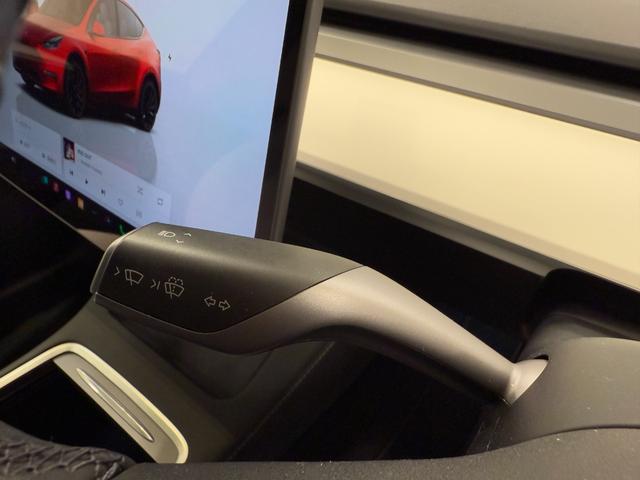 モデルY パフォーマンス 2022年式/4WD/ホワイトレザーインテリア/オートパイロット/パノラマガラスルーフ/ETC2.0(19枚目)