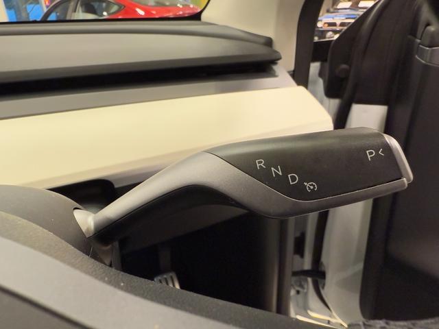 モデルY パフォーマンス 2022年式/4WD/ホワイトレザーインテリア/オートパイロット/パノラマガラスルーフ/ETC2.0(20枚目)