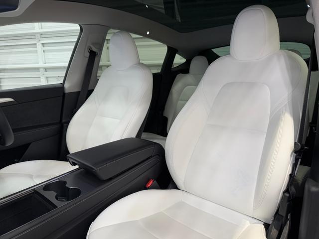 モデルY パフォーマンス 2022年式/4WD/ホワイトレザーインテリア/オートパイロット/パノラマガラスルーフ/ETC2.0(32枚目)