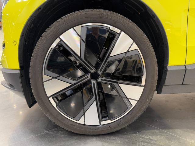 EX30 ウルトラシングルモーター エクステンデッドレンジ 2024年式/ワンオーナー車/正規ディーラー車/メーカー保証付き/パノラマガラスルーフ/パワーシート&シートヒーター/走行1100KM(5枚目)