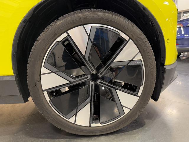 EX30 ウルトラシングルモーター エクステンデッドレンジ 2024年式/ワンオーナー車/正規ディーラー車/メーカー保証付き/パノラマガラスルーフ/パワーシート&シートヒーター/走行1100KM(6枚目)