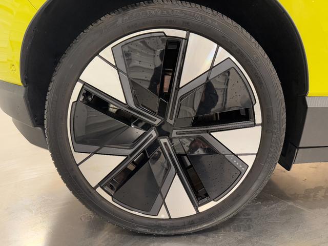 EX30 ウルトラシングルモーター エクステンデッドレンジ 2024年式/ワンオーナー車/正規ディーラー車/メーカー保証付き/パノラマガラスルーフ/パワーシート&シートヒーター/走行1100KM(7枚目)