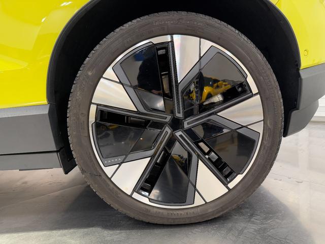 EX30 ウルトラシングルモーター エクステンデッドレンジ 2024年式/ワンオーナー車/正規ディーラー車/メーカー保証付き/パノラマガラスルーフ/パワーシート&シートヒーター/走行1100KM(8枚目)