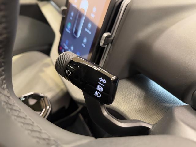 EX30 ウルトラシングルモーター エクステンデッドレンジ 2024年式/ワンオーナー車/正規ディーラー車/メーカー保証付き/パノラマガラスルーフ/パワーシート&シートヒーター/走行1100KM(18枚目)