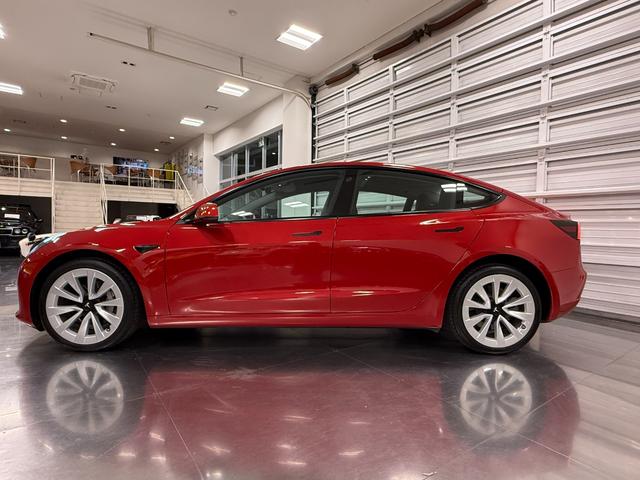 モデル３ ロングレンジ　ＡＷＤ　２０２２年式／ＡＭＤ　Ｒｙｚｅｎ／ウルトラレッド／ＡＷＤ／ガラスルーフ／ブラックレザー／シートヒーター／パワーシート（4枚目）