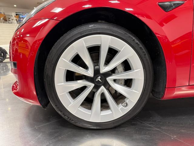 モデル３ ロングレンジ　ＡＷＤ　２０２２年式／ＡＭＤ　Ｒｙｚｅｎ／ウルトラレッド／ＡＷＤ／ガラスルーフ／ブラックレザー／シートヒーター／パワーシート（5枚目）