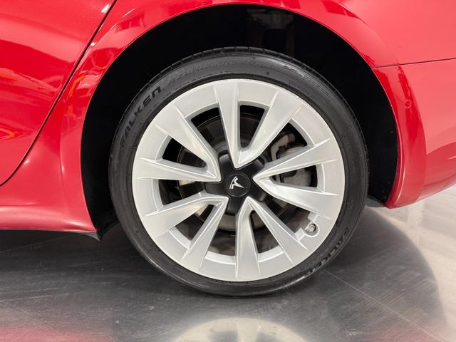 モデル３ ロングレンジ　ＡＷＤ　２０２２年式／ＡＭＤ　Ｒｙｚｅｎ／ウルトラレッド／ＡＷＤ／ガラスルーフ／ブラックレザー／シートヒーター／パワーシート（6枚目）