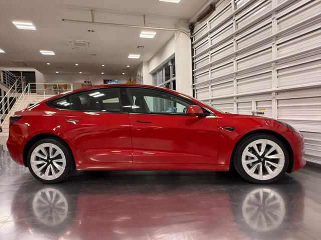 モデル３ ロングレンジ　ＡＷＤ　２０２２年式／ＡＭＤ　Ｒｙｚｅｎ／ウルトラレッド／ＡＷＤ／ガラスルーフ／ブラックレザー／シートヒーター／パワーシート（9枚目）