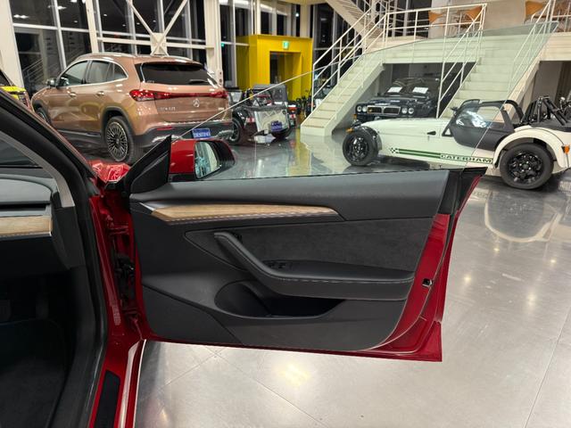 モデル３ ロングレンジ　ＡＷＤ　２０２２年式／ＡＭＤ　Ｒｙｚｅｎ／ウルトラレッド／ＡＷＤ／ガラスルーフ／ブラックレザー／シートヒーター／パワーシート（14枚目）