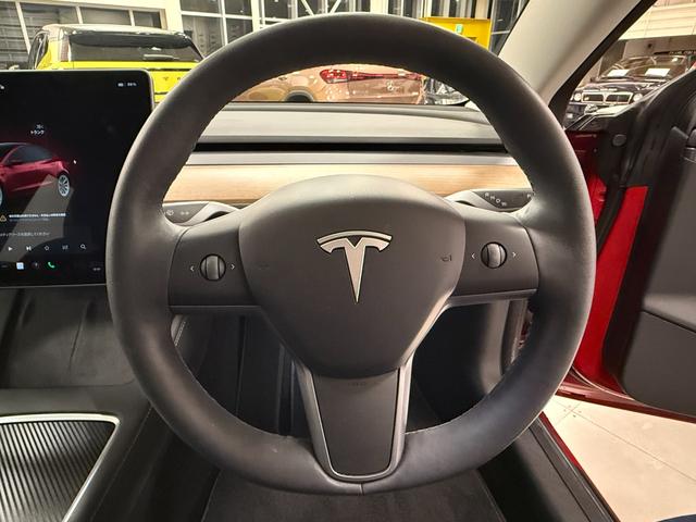 モデル３ ロングレンジ　ＡＷＤ　２０２２年式／ＡＭＤ　Ｒｙｚｅｎ／ウルトラレッド／ＡＷＤ／ガラスルーフ／ブラックレザー／シートヒーター／パワーシート（15枚目）