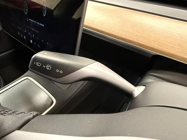 モデル３ ロングレンジ　ＡＷＤ　２０２２年式／ＡＭＤ　Ｒｙｚｅｎ／ウルトラレッド／ＡＷＤ／ガラスルーフ／ブラックレザー／シートヒーター／パワーシート（18枚目）