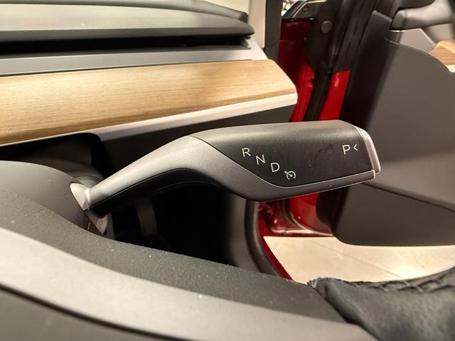 モデル３ ロングレンジ　ＡＷＤ　２０２２年式／ＡＭＤ　Ｒｙｚｅｎ／ウルトラレッド／ＡＷＤ／ガラスルーフ／ブラックレザー／シートヒーター／パワーシート（19枚目）