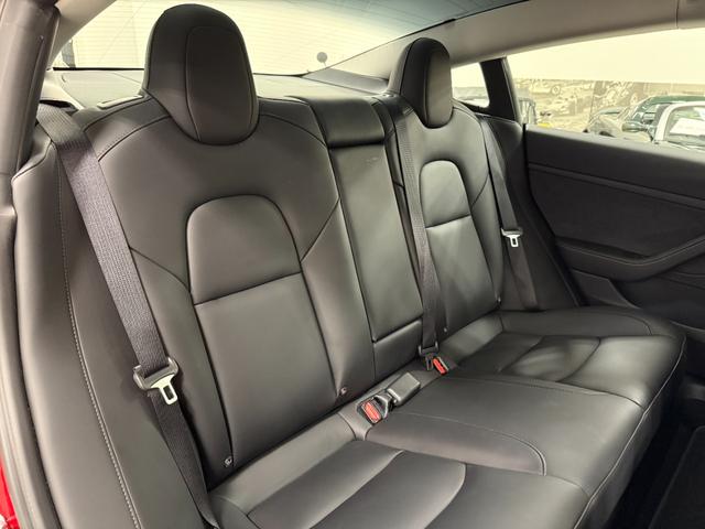 モデル３ ロングレンジ　ＡＷＤ　２０２２年式／ＡＭＤ　Ｒｙｚｅｎ／ウルトラレッド／ＡＷＤ／ガラスルーフ／ブラックレザー／シートヒーター／パワーシート（31枚目）