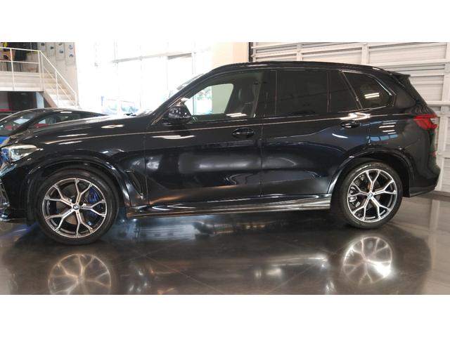 Ｘ５ ｘＤｒｉｖｅ　３５ｄ　Ｍスポーツ　令和１年登録車　正規ディーラー車　３Ｄデザインカーボンエアロ　　エアサスペンション　純正アルミホイール　パノラマミックサンルーフ　パワーシート　シートヒーター（4枚目）