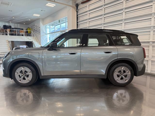 ＭＩＮＩ カントリーマンＥ　クラシック・トリム　令和６年式／カントリーマンＥ／Ｍパッケージ／ハーフレザーシート／全方位モニター／ＬＥＤオートヘッドライト（4枚目）