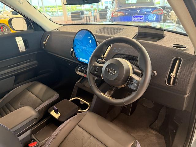 ＭＩＮＩ カントリーマンＥ　クラシック・トリム　令和６年式／カントリーマンＥ／Ｍパッケージ／ハーフレザーシート／全方位モニター／ＬＥＤオートヘッドライト（14枚目）