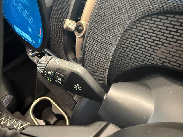 ＭＩＮＩ カントリーマンＥ　クラシック・トリム　令和６年式／カントリーマンＥ／Ｍパッケージ／ハーフレザーシート／全方位モニター／ＬＥＤオートヘッドライト（18枚目）