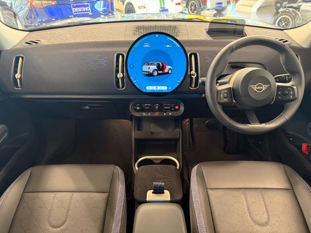 ＭＩＮＩ カントリーマンＥ　クラシック・トリム　令和６年式／カントリーマンＥ／Ｍパッケージ／ハーフレザーシート／全方位モニター／ＬＥＤオートヘッドライト（28枚目）