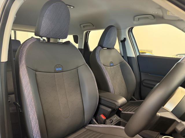 ＭＩＮＩ カントリーマンＥ　クラシック・トリム　令和６年式／カントリーマンＥ／Ｍパッケージ／ハーフレザーシート／全方位モニター／ＬＥＤオートヘッドライト（29枚目）