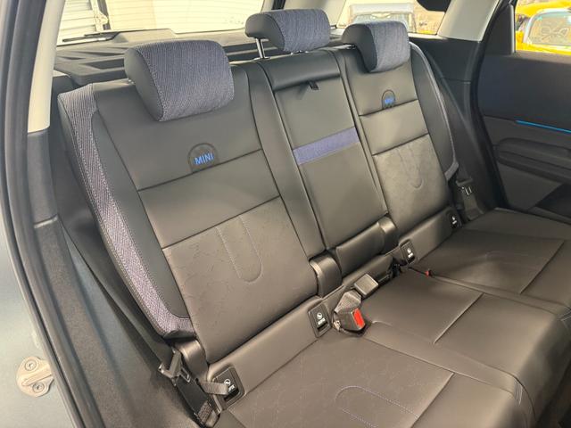 ＭＩＮＩ カントリーマンＥ　クラシック・トリム　令和６年式／カントリーマンＥ／Ｍパッケージ／ハーフレザーシート／全方位モニター／ＬＥＤオートヘッドライト（30枚目）