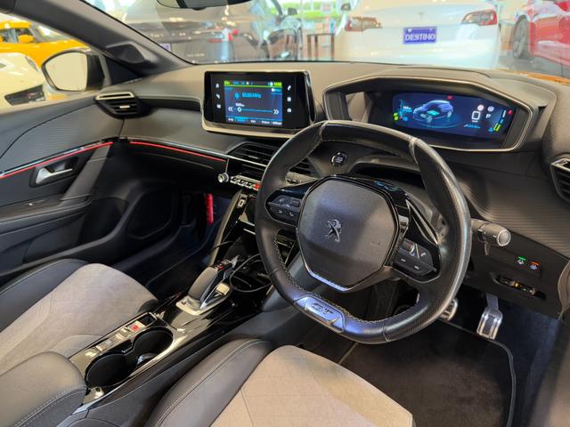 ｅ－２０８ ＧＴライン　令和２年式／ｅ２０８　ＧＴライン／ワンオーナー／禁煙車／カープレイ＆バックモニター（14枚目）