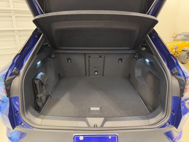 ID.4 プロ 令和5年式/ID4 プロ/パノラミックグラスルーフ/ハーフレザーシート&ヒーター/カープレイ&全方位モニター/LEDオートヘッドライト(12枚目)