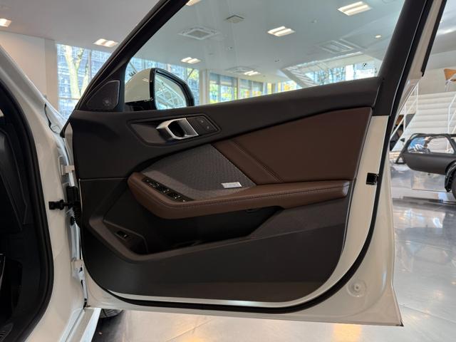 1シリーズ 120d Mスポーツ ハイラインパッケージ 令和7年式/ハイラインパッケージ/テクノロジーパッケージ/ブラウンレザーシート&ベンチレーションシート/ヘッドアップディスプレイ/走行3000km(14枚目)