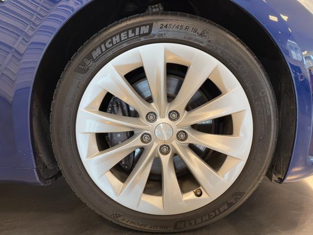 ＤＥＳＴＩＮＯの車両をご覧頂き誠にありがとうございます。豊富なお買得車両を取り揃えてございます。車両販売から買取・下取、メンテナンス、板金修理、保険業務等お気軽にご相談下さい！