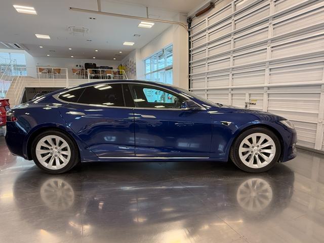 有償オプションのフルセルフドライビング搭載のモデルＳとなります。希少なオプション搭載車！とてもお買い得です。