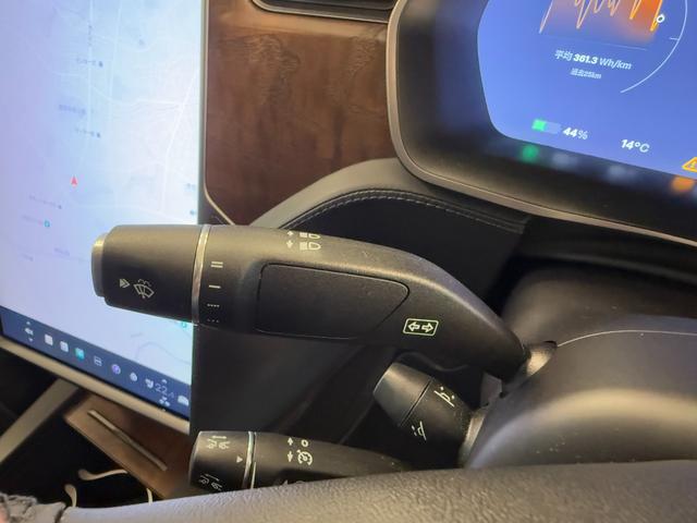 内外装共に状態良好のテスラです。ズバリ　お買い得です、早い者勝ちの車両です。