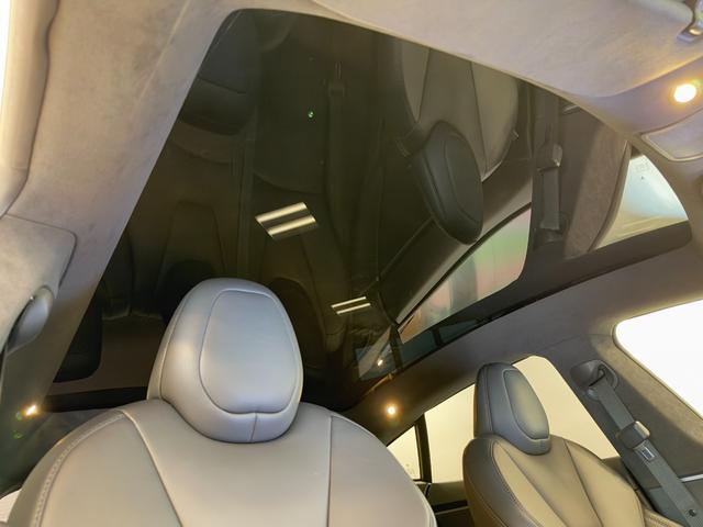 開放感のあるパノラマガラスルーフ！