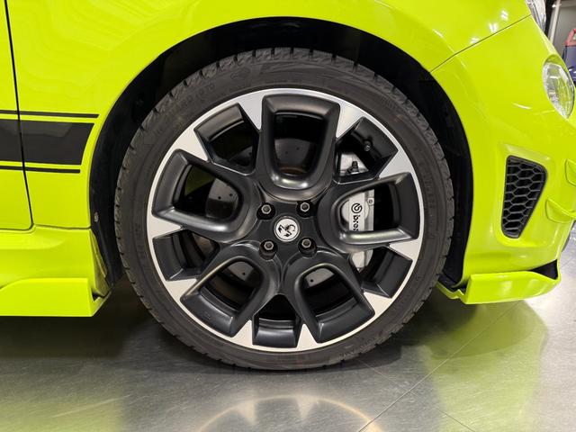 アバルト595 コンペティツィオーネ メイクユアスコーピオン 正規ディーラー車 5速MT カロッツェリアナビ&TV&バックカメラ アドレナリングリーン(8枚目)