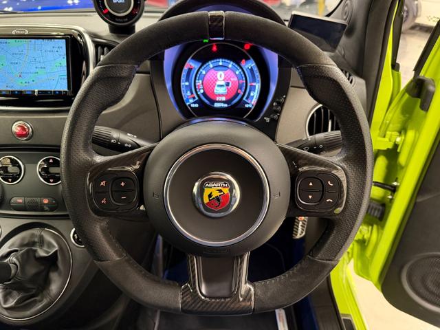 アバルト595 コンペティツィオーネ メイクユアスコーピオン 正規ディーラー車 5速MT カロッツェリアナビ&TV&バックカメラ アドレナリングリーン(14枚目)