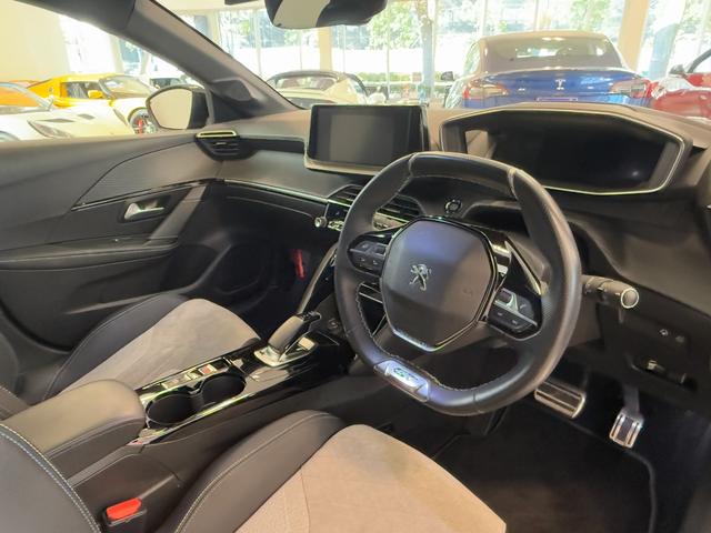 e-208 GTライン 令和3年式/パノラマグラスルーフ/専用ハーフレザーシート/カープレイ&バックモニター/前後ドライブレコーダー(14枚目)