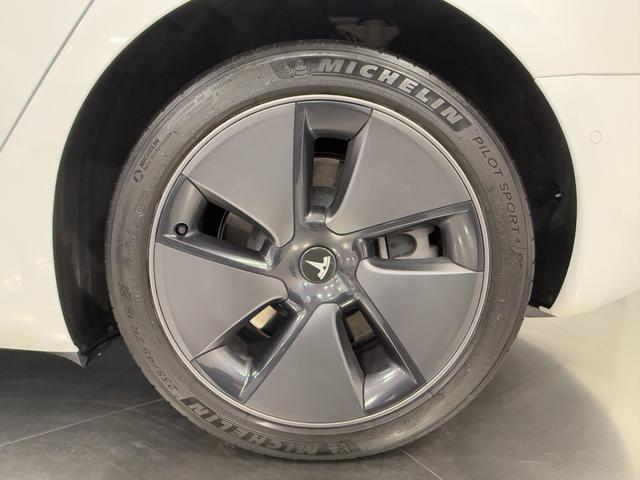 モデル３ スタンダードレンジプラス　２０２１年式／上海製造モデル／Ｉｎｔｅｌ　Ａｔｏｍ／オートパイロット／パノラマガラスルーフ／パワーシート／シートヒーター（6枚目）