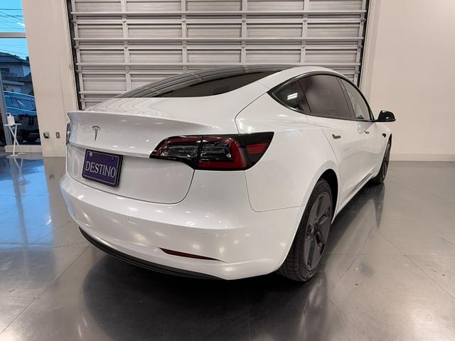 モデル３ スタンダードレンジプラス　２０２１年式／上海製造モデル／Ｉｎｔｅｌ　Ａｔｏｍ／オートパイロット／パノラマガラスルーフ／パワーシート／シートヒーター（10枚目）